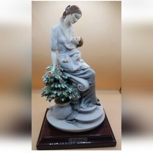 Giuseppe Armani Figurines Maternity with Flowers - Capodimonte 1988